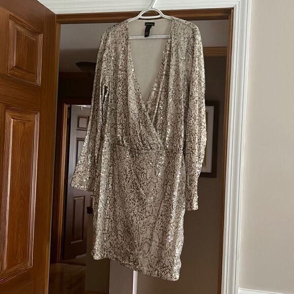 Shimmering Sequined Dress - NEVER WORN! - Picture 1 of 7